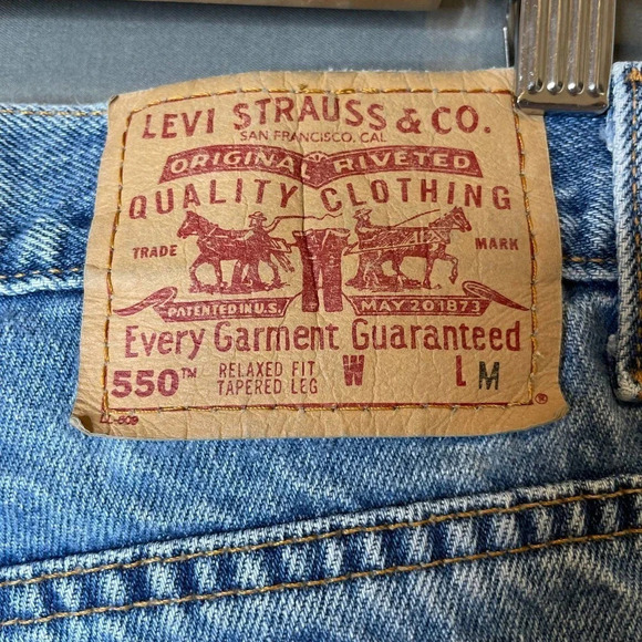Levi's Vintage 550 Relaxed Tapered Fit Jeans Blue - Picture 4 of 5